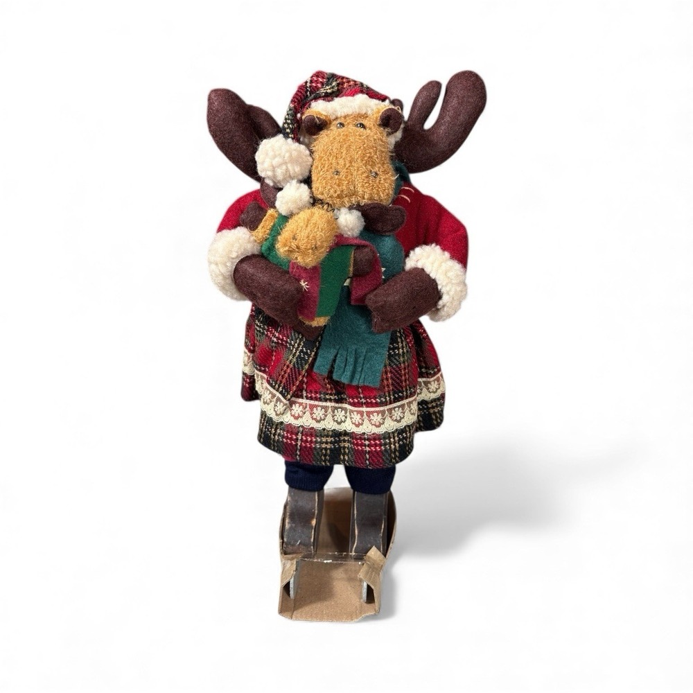 Vtg Merry Chris Moose Christmas Stand Alone Decor‎ Ice Skating Mama w/Baby -1152